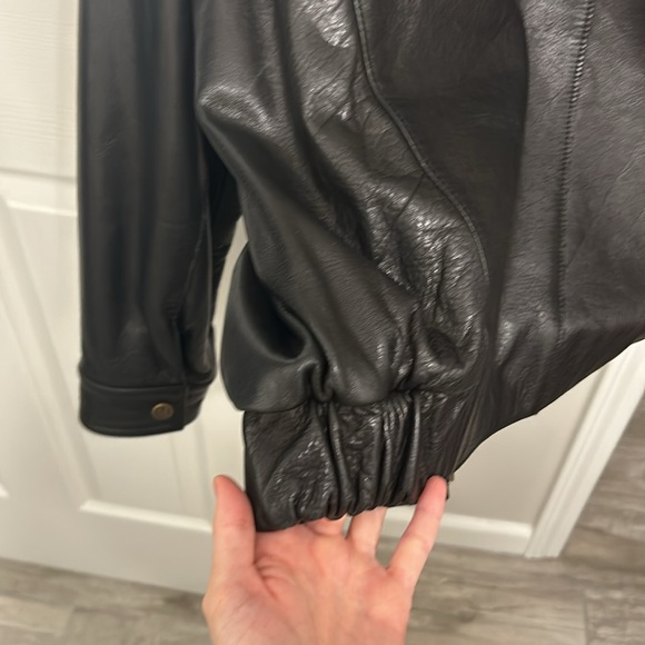 Excellent Condition Vintage Early 2000s Andrew Marc Leather Jacket! - Picture 5 of 6